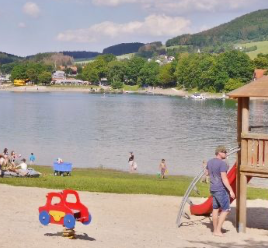 Diemelsee in de zomer bij Heringhausen